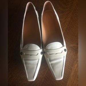 Tod’s Size 9 Cream | Beige Patent Leather Loafers Shoes flats pebble